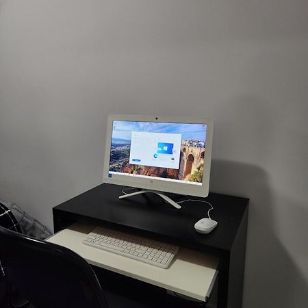 Modern 2 Bedroom Basement Suite At West Edmonton Ngoại thất bức ảnh