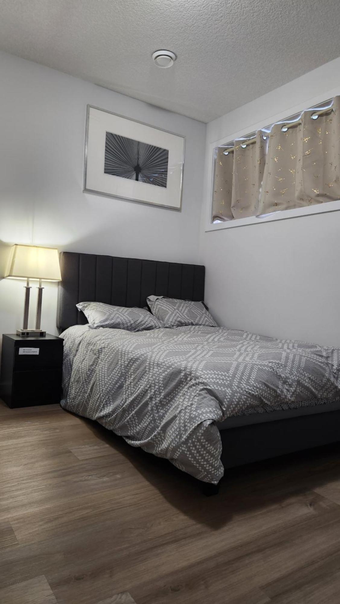 Modern 2 Bedroom Basement Suite At West Edmonton Ngoại thất bức ảnh