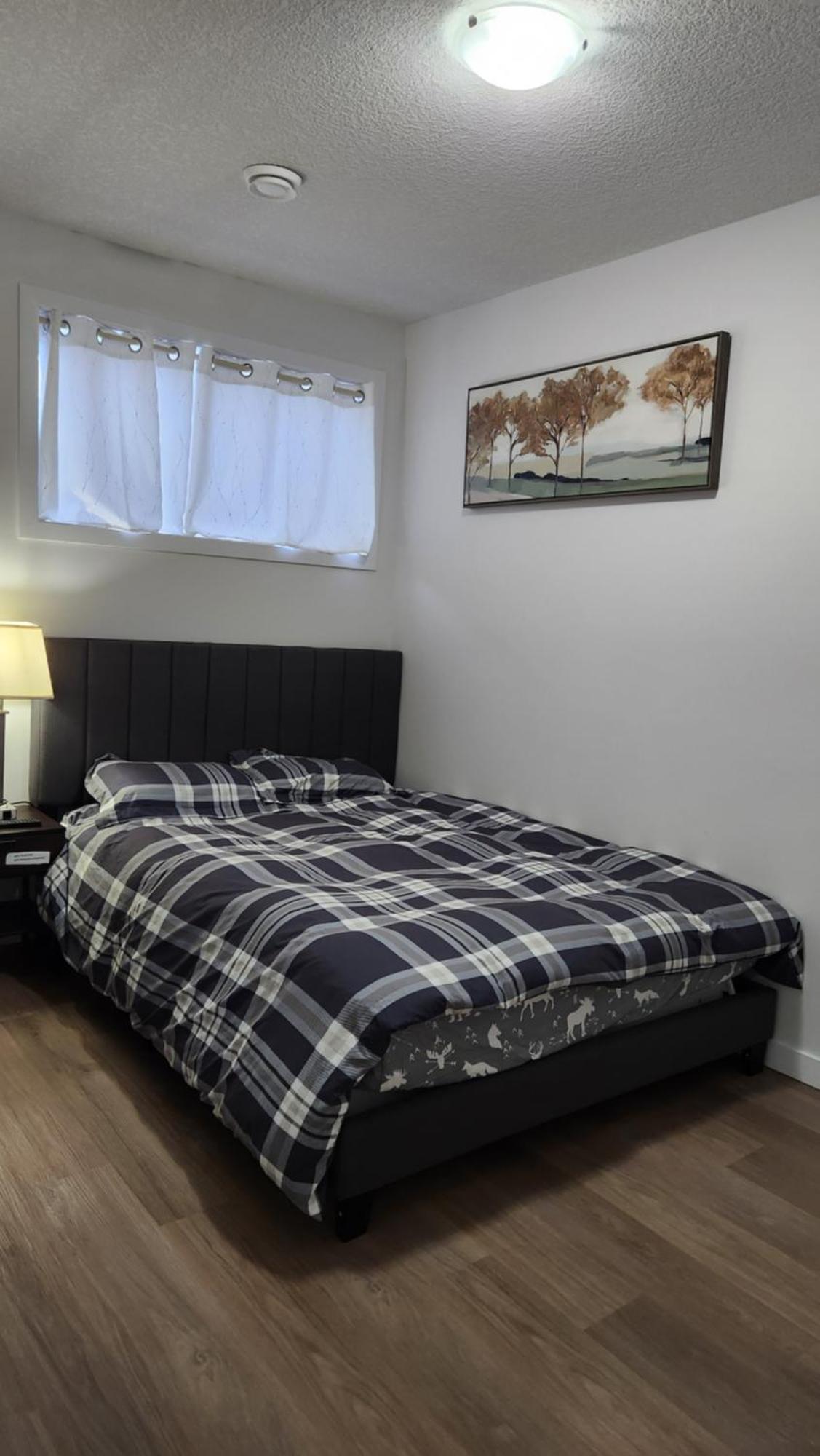 Modern 2 Bedroom Basement Suite At West Edmonton Ngoại thất bức ảnh