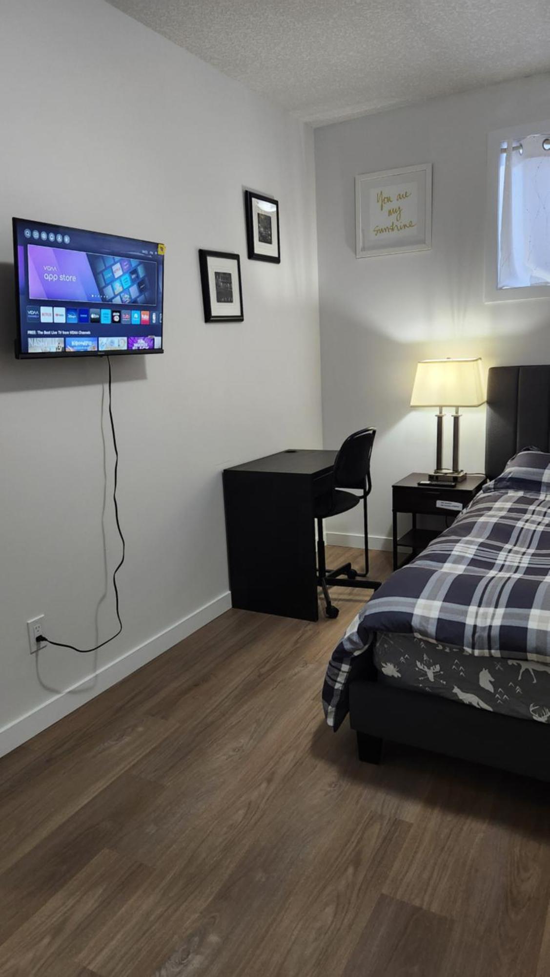 Modern 2 Bedroom Basement Suite At West Edmonton Ngoại thất bức ảnh