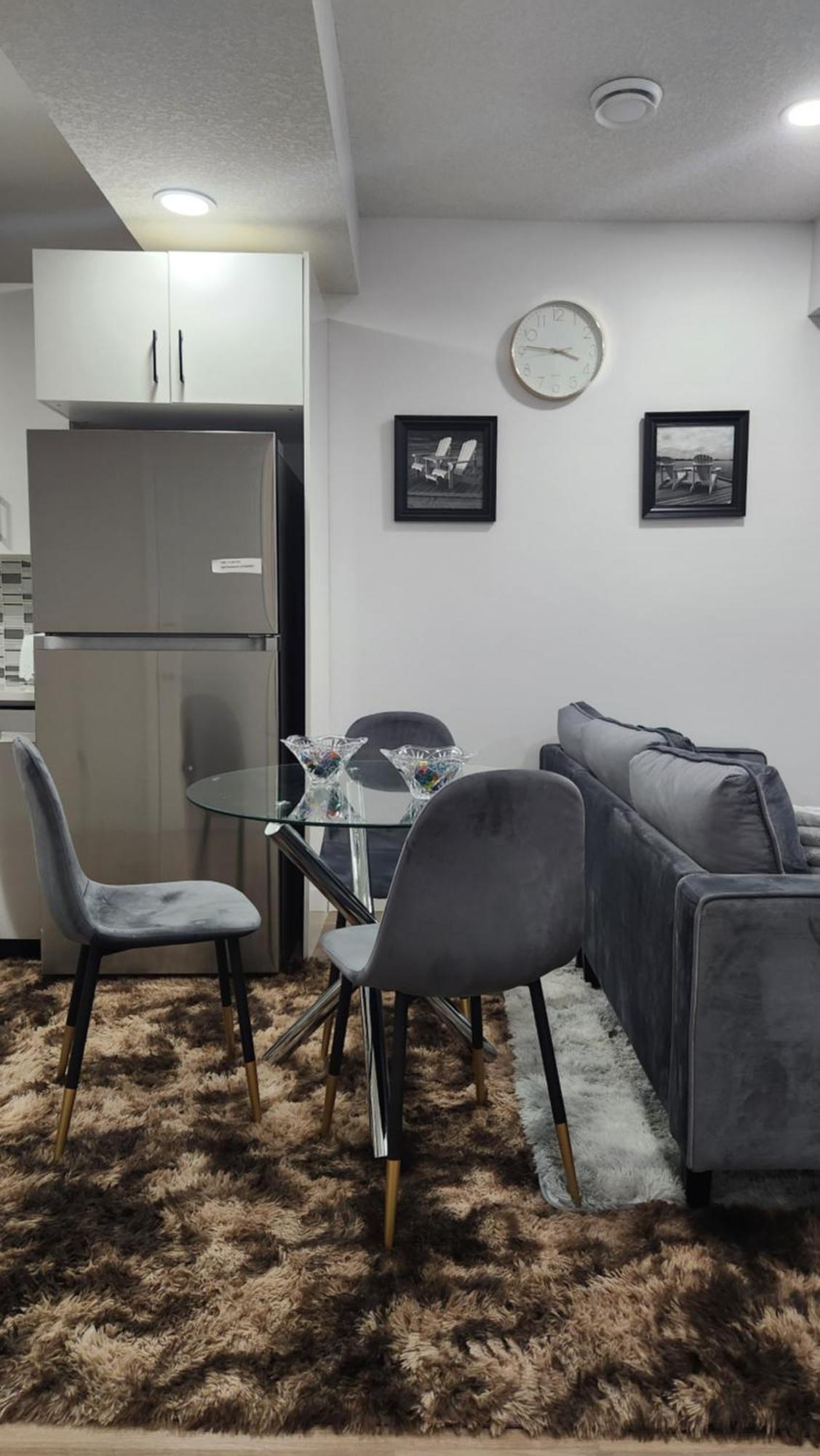 Modern 2 Bedroom Basement Suite At West Edmonton Ngoại thất bức ảnh
