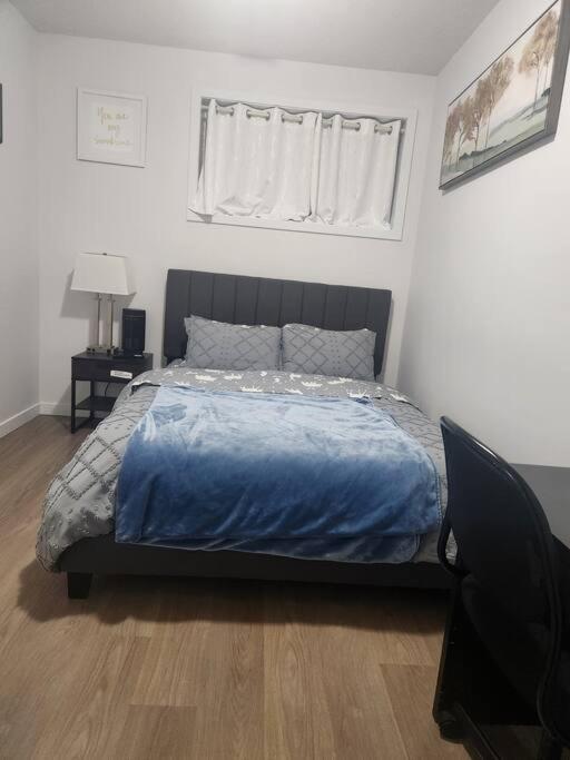 Modern 2 Bedroom Basement Suite At West Edmonton Ngoại thất bức ảnh