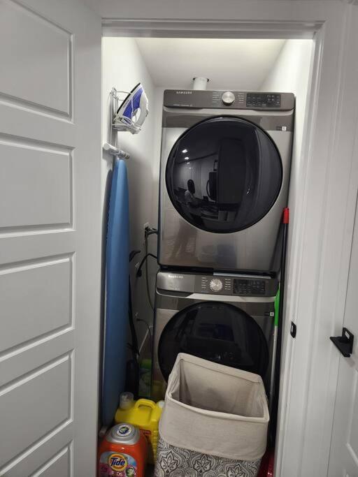 Modern 2 Bedroom Basement Suite At West Edmonton Ngoại thất bức ảnh
