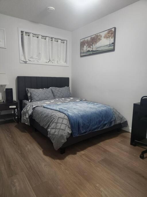 Modern 2 Bedroom Basement Suite At West Edmonton Ngoại thất bức ảnh